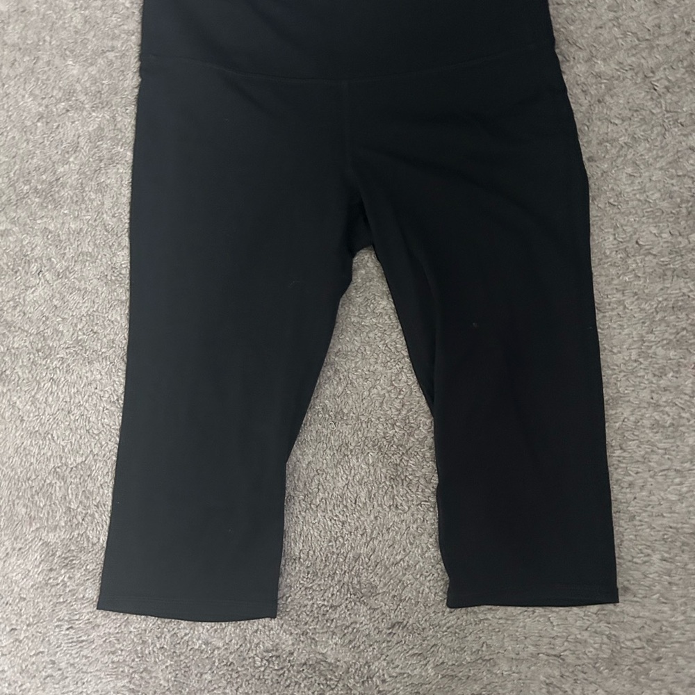 Athleta cropped Black Leggings